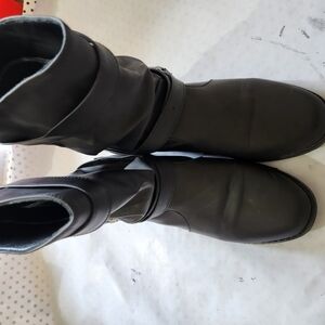 Women size 7 winter boot